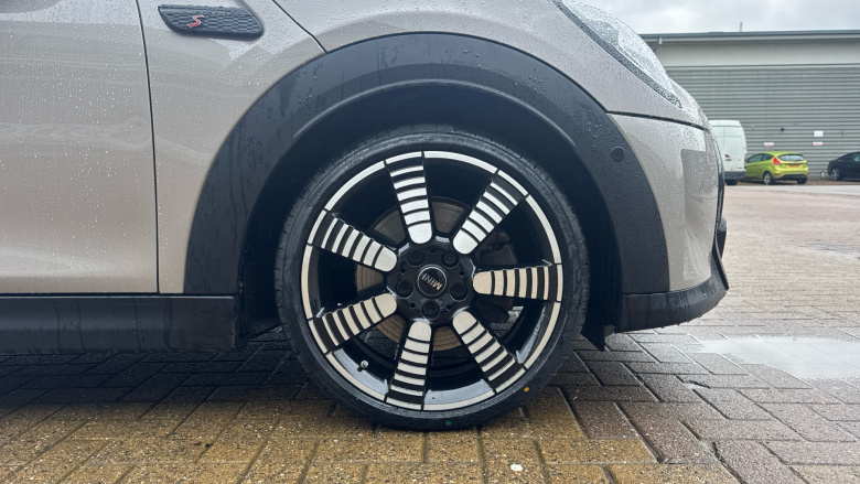 MINI Hatchback 2.0 Cooper S Exclusive 3dr Auto Petrol Hatchback